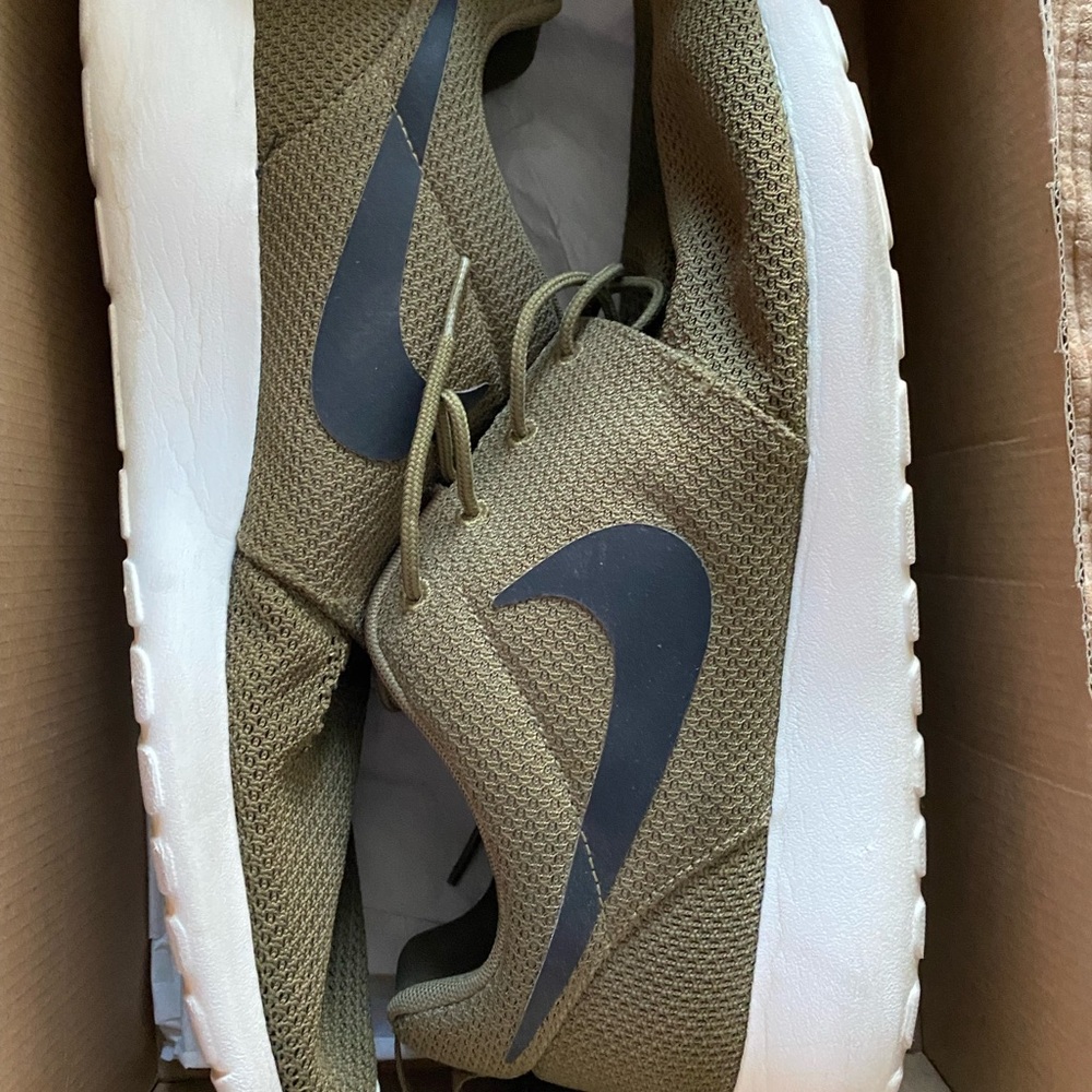 Nike rosherun olive